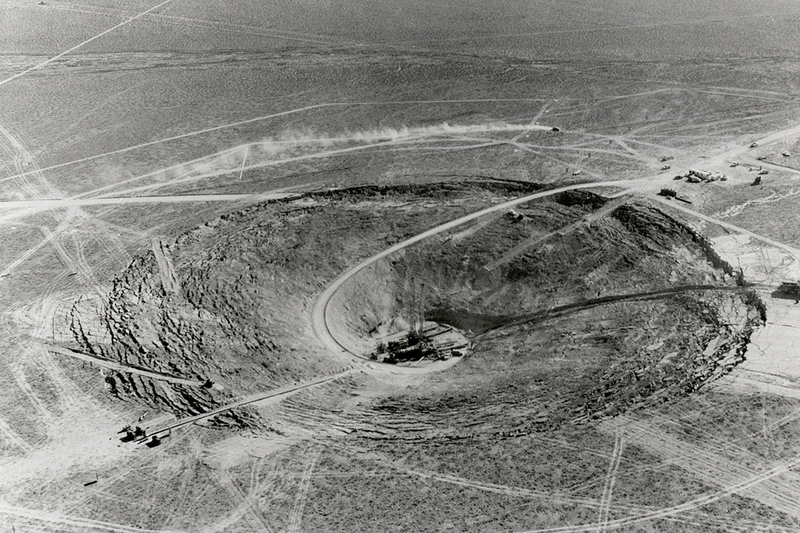 Illustration for article titled These 21 Enormous Man Made Holes Will Give You Vertigo